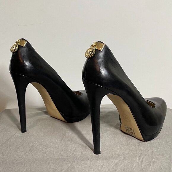 Michael Kors - Hamilton Pump - Picture 9 of 9